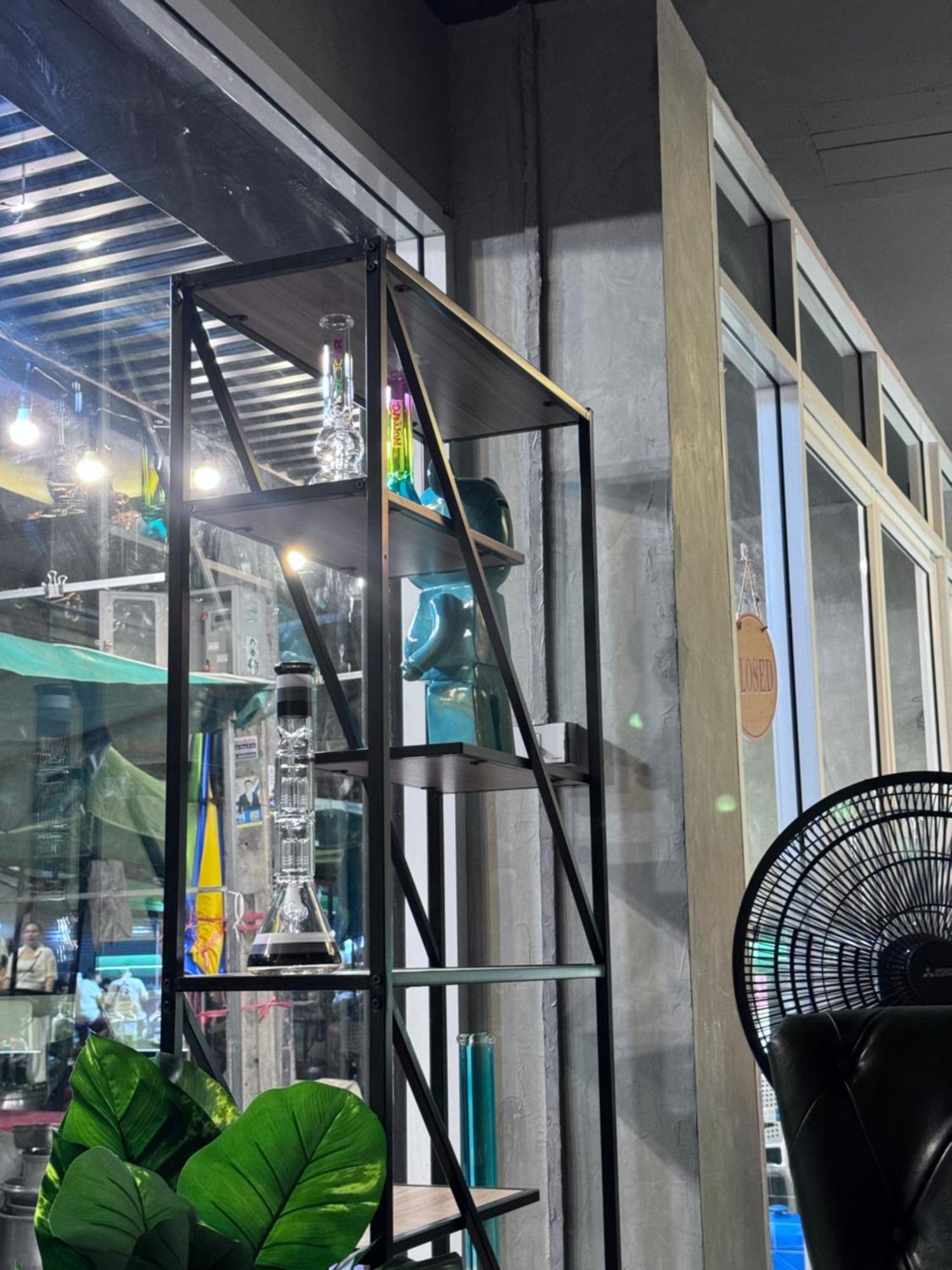 Bud Brew Beyond Dispensary And Hotel Bangkok Luaran gambar