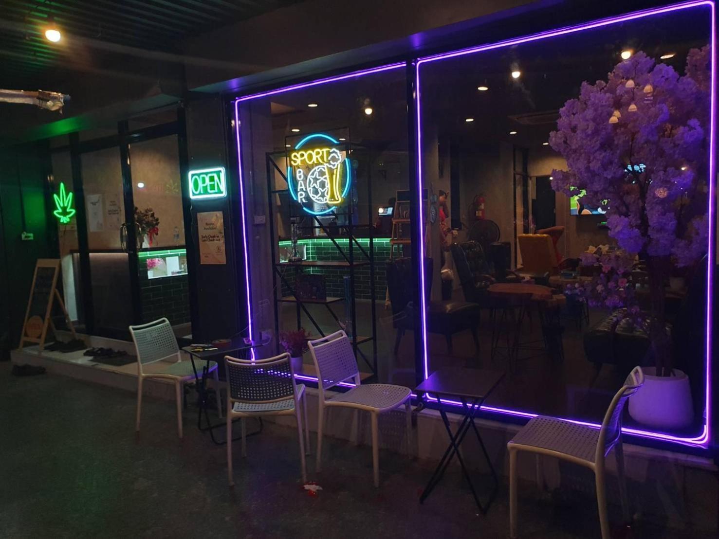Bud Brew Beyond Dispensary And Hotel Bangkok Luaran gambar