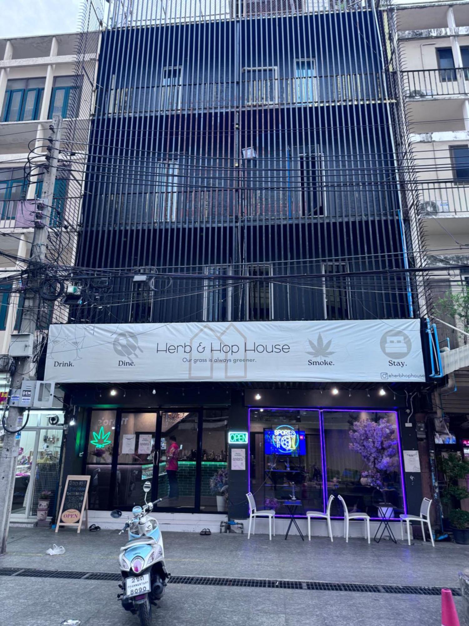 Bud Brew Beyond Dispensary And Hotel Bangkok Luaran gambar