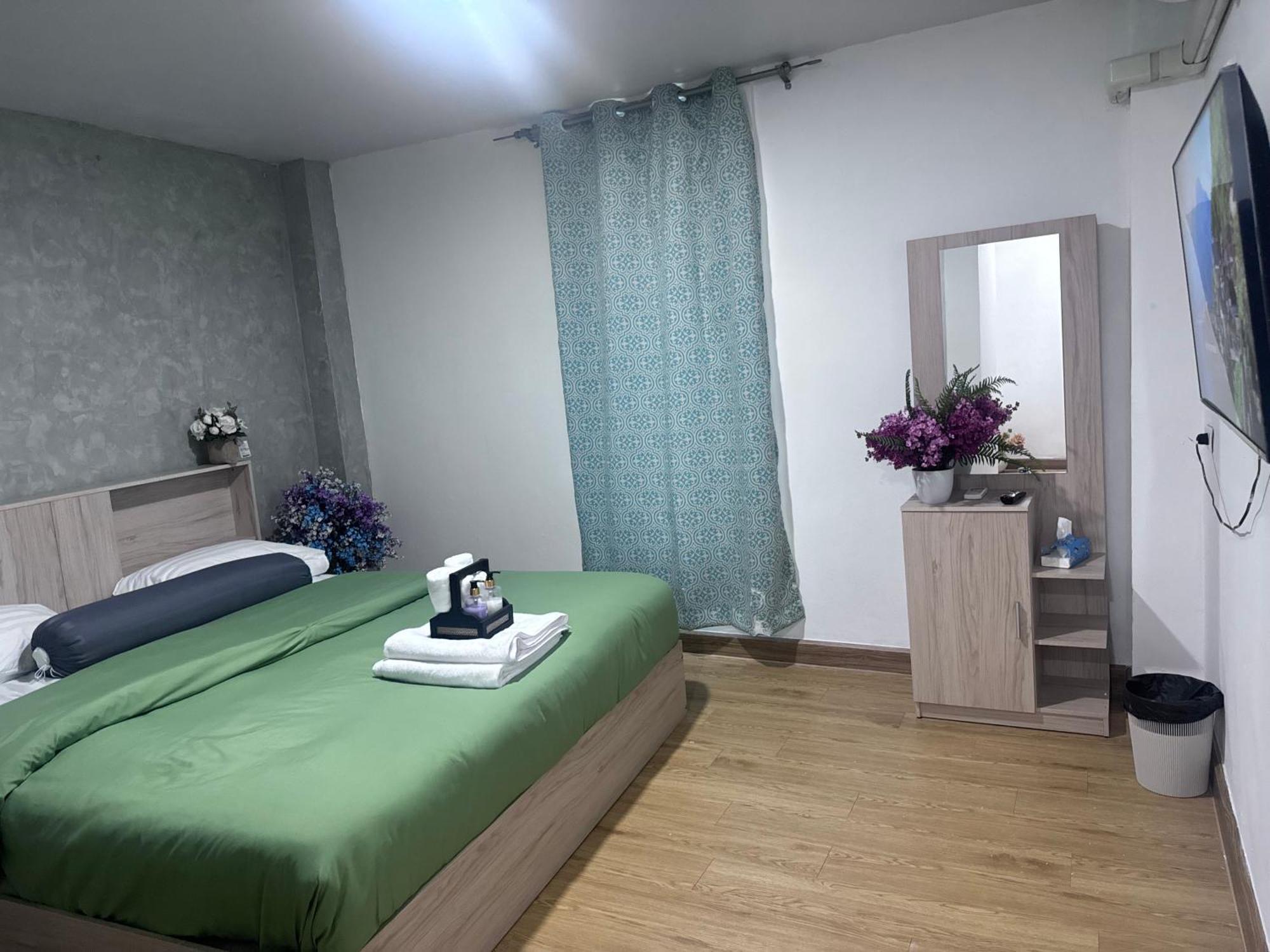 Bud Brew Beyond Dispensary And Hotel Bangkok Luaran gambar