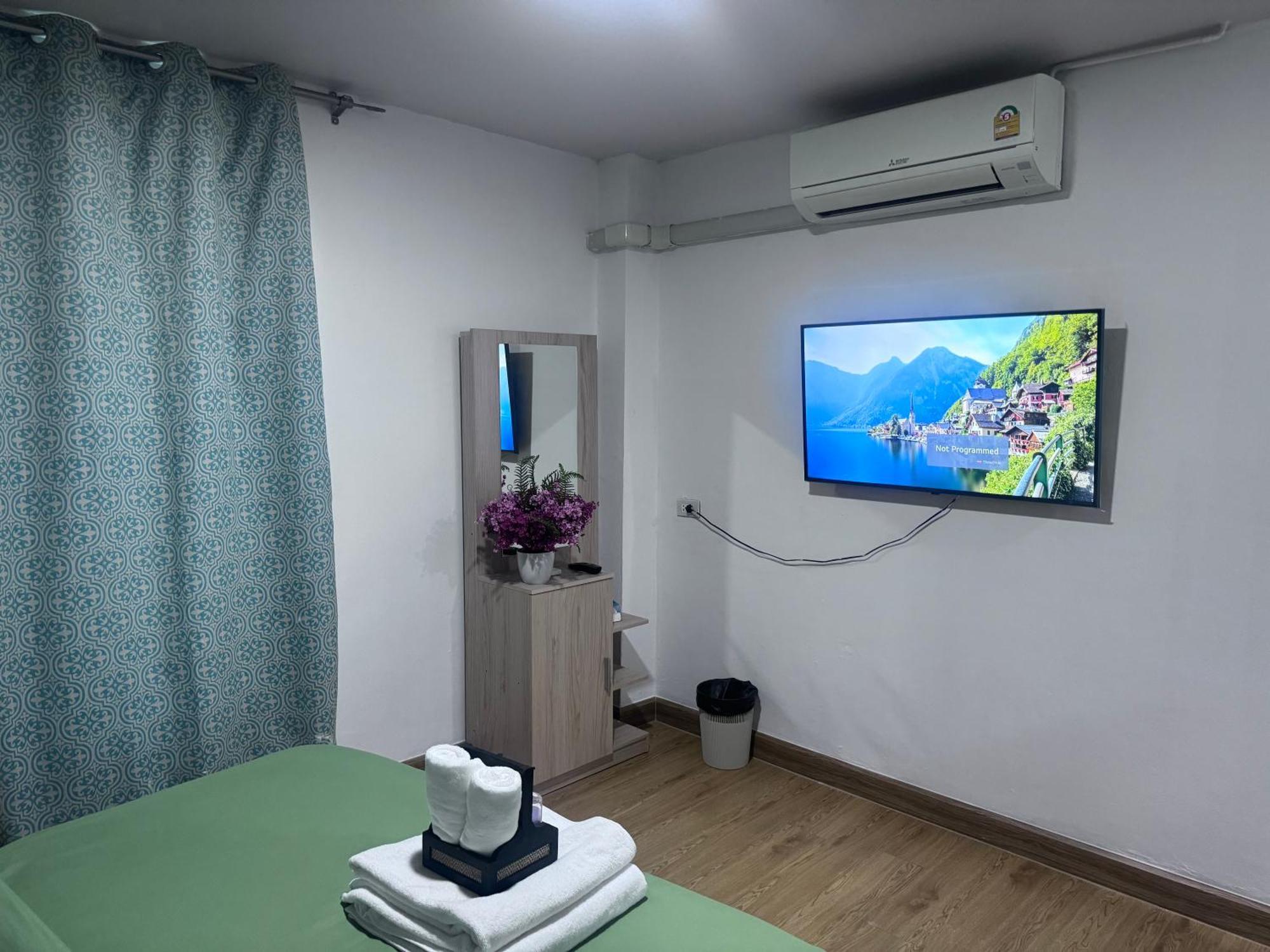 Bud Brew Beyond Dispensary And Hotel Bangkok Luaran gambar