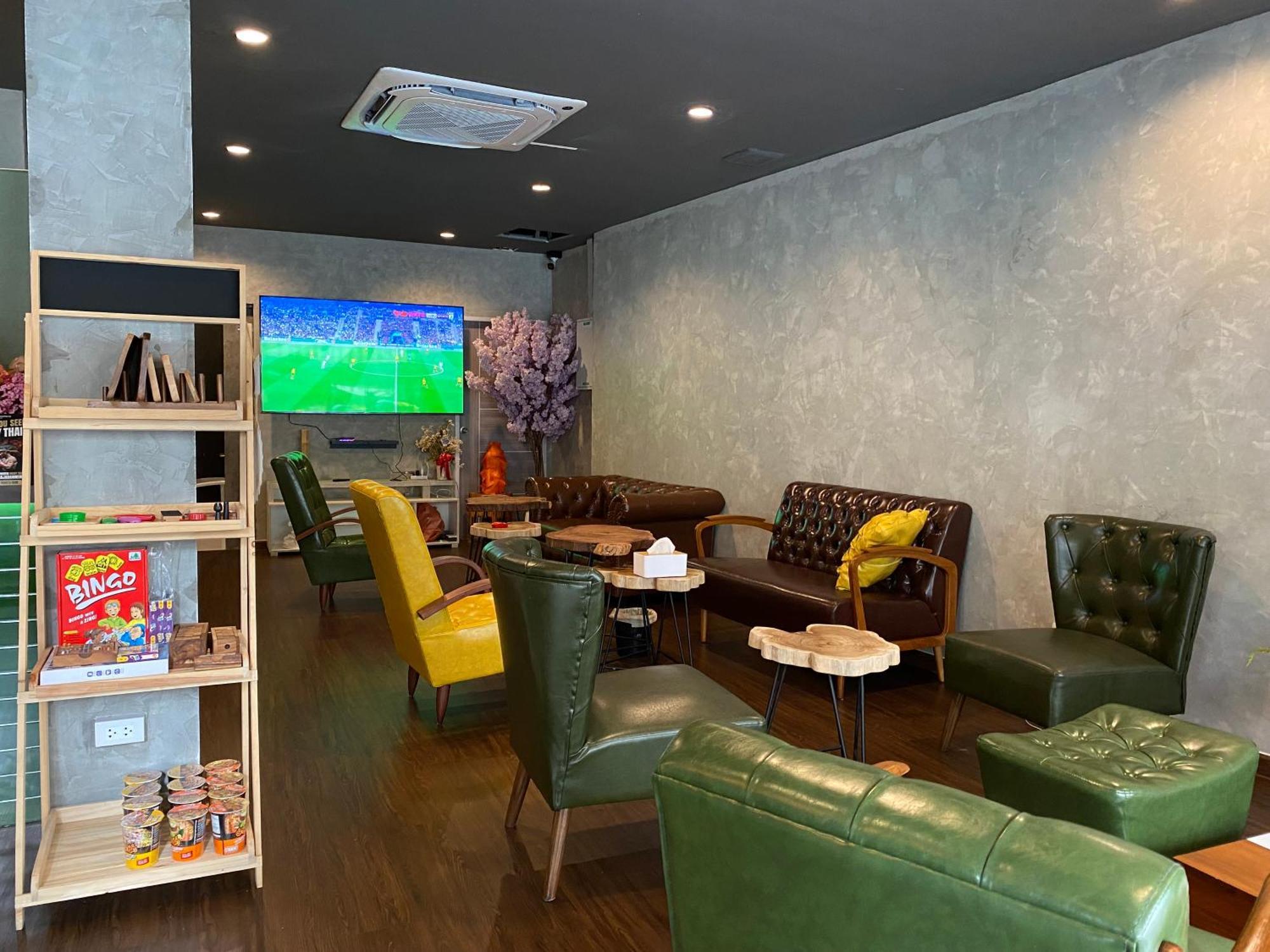 Bud Brew Beyond Dispensary And Hotel Bangkok Luaran gambar