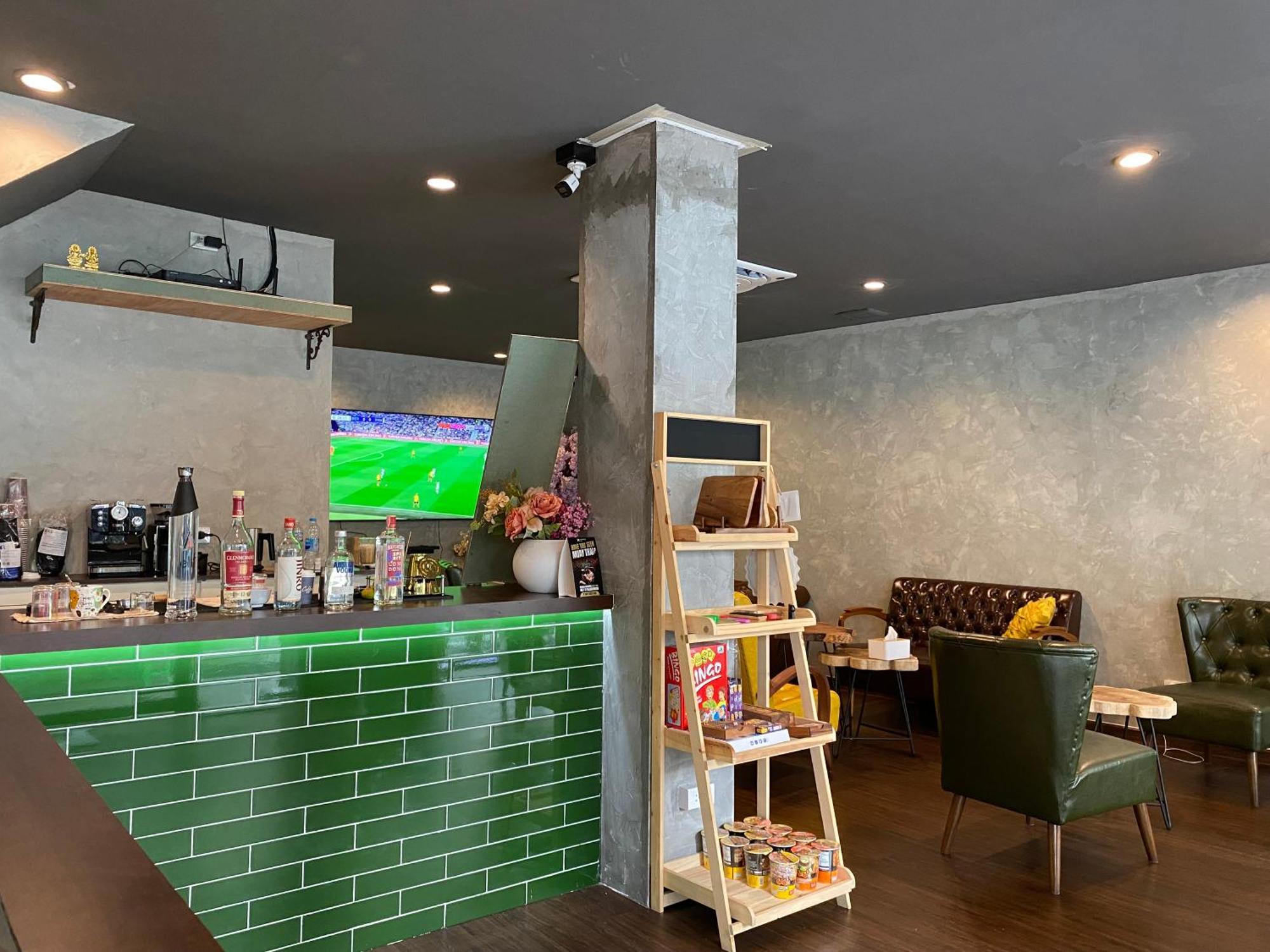 Bud Brew Beyond Dispensary And Hotel Bangkok Luaran gambar