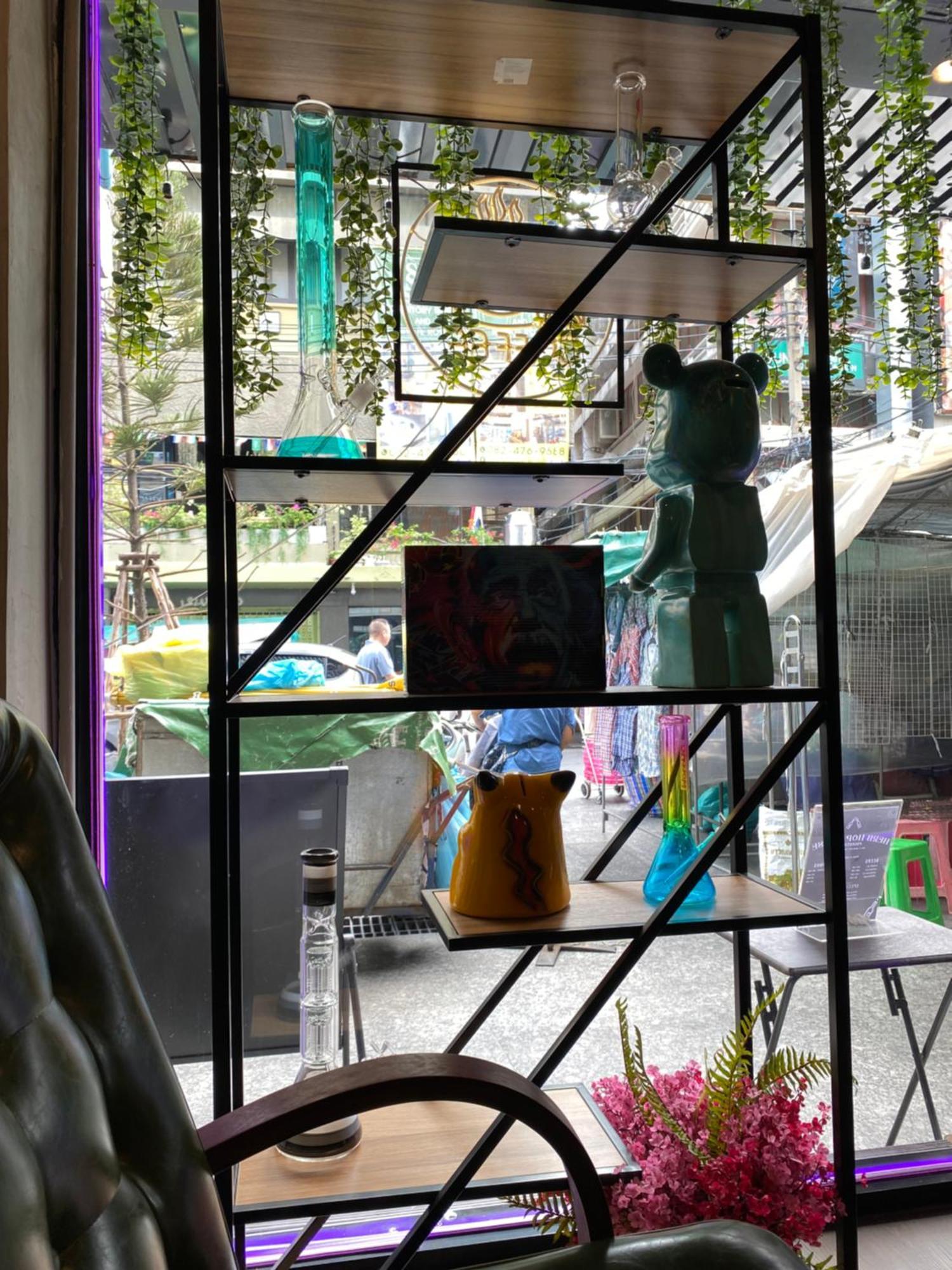 Bud Brew Beyond Dispensary And Hotel Bangkok Luaran gambar