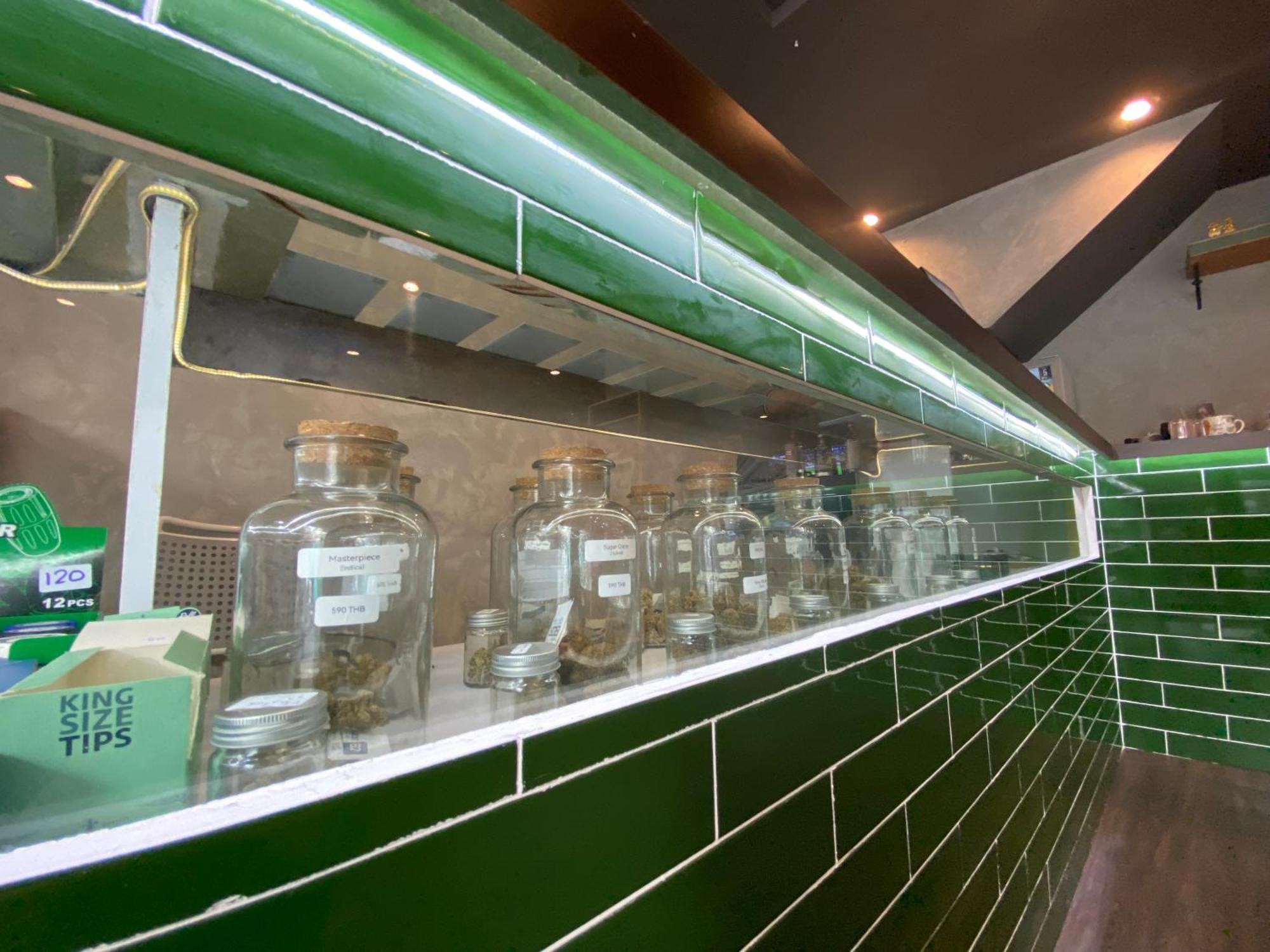 Bud Brew Beyond Dispensary And Hotel Bangkok Luaran gambar