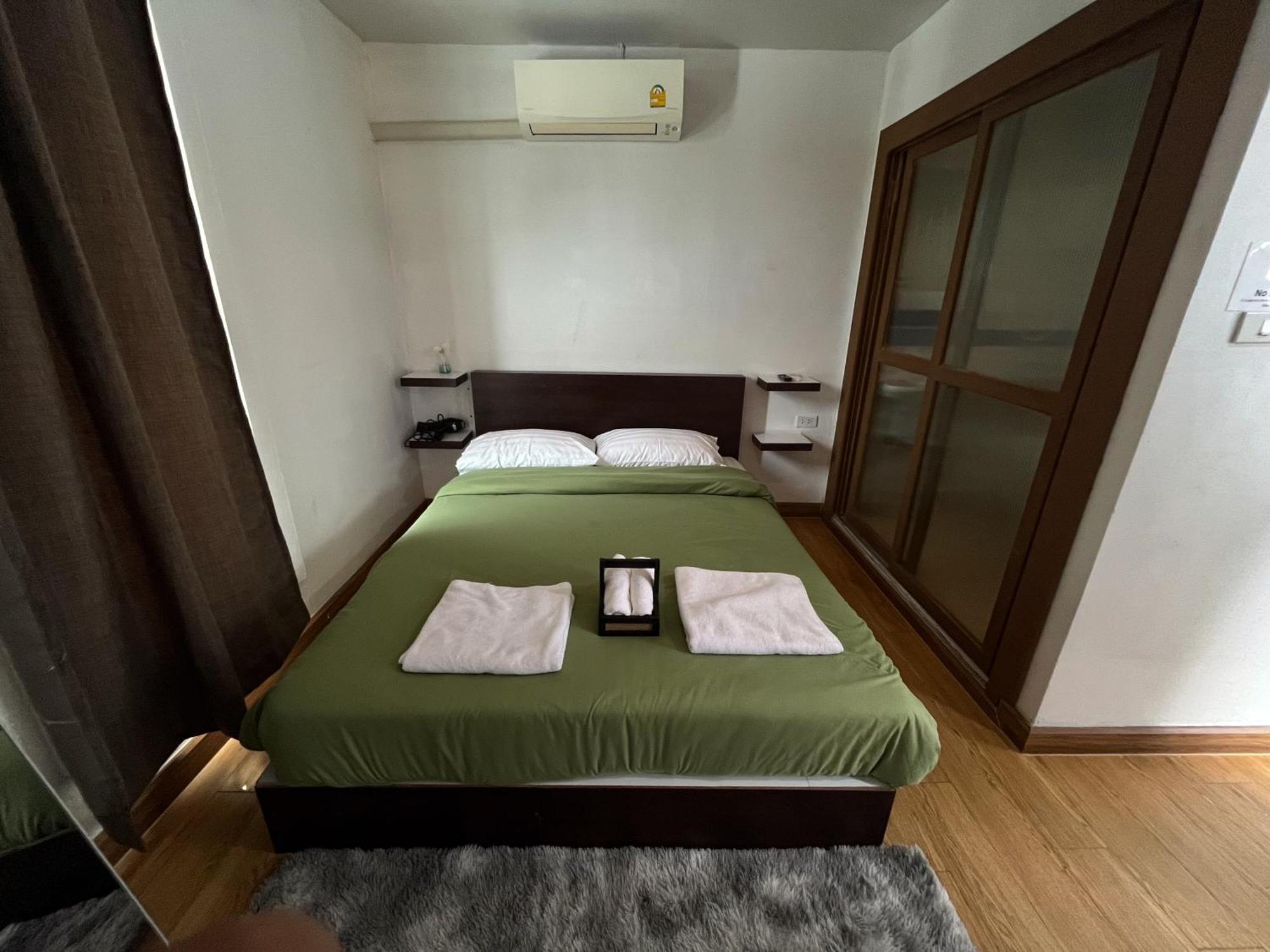 Bud Brew Beyond Dispensary And Hotel Bangkok Luaran gambar