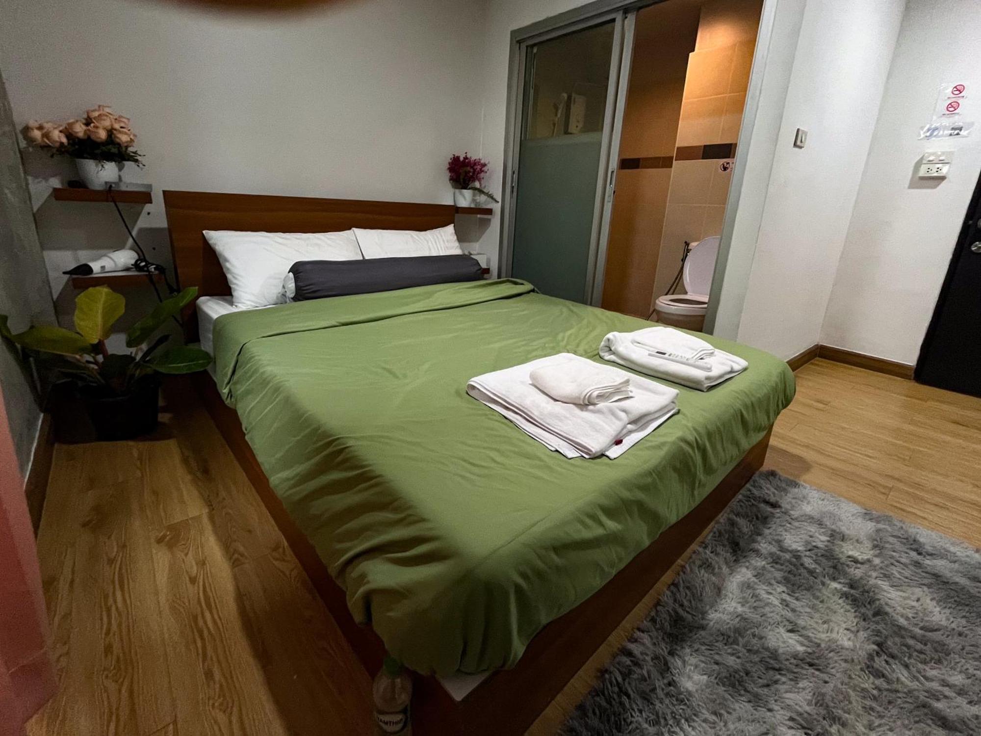 Bud Brew Beyond Dispensary And Hotel Bangkok Luaran gambar